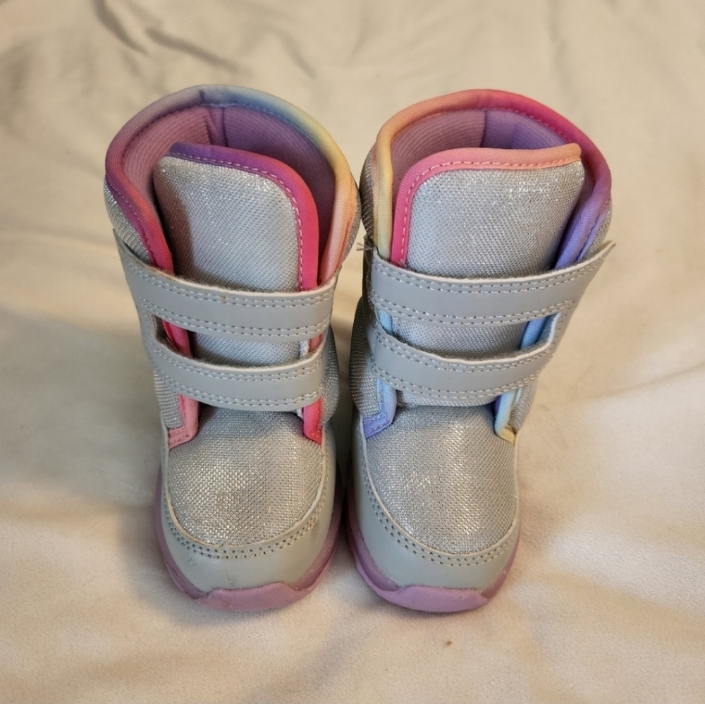 Carters size 5 Grady light up velcro snowboots - Picture 3 of 12